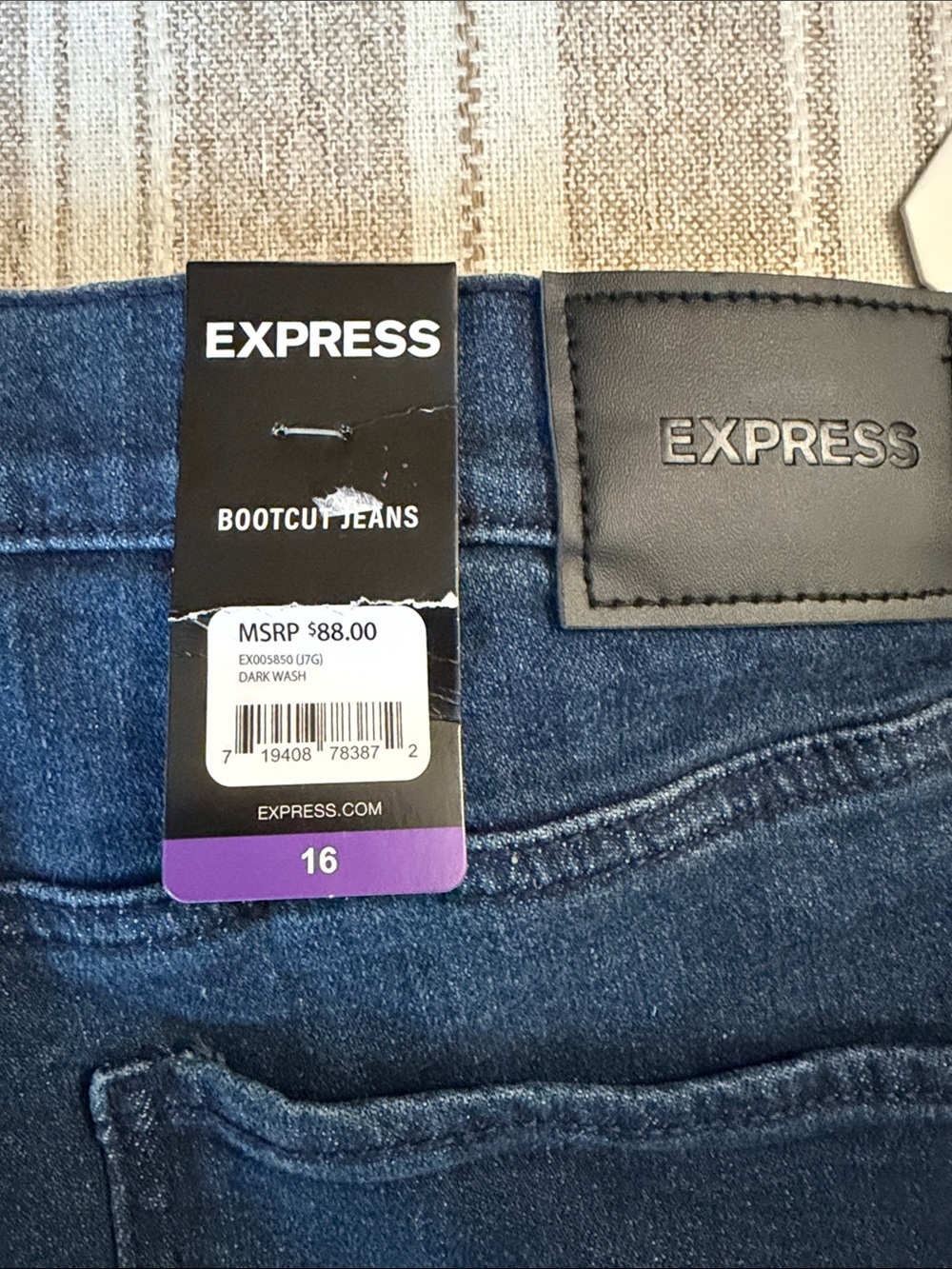Express Classic women’s Blue Jeans - Comfortable Everyday Denim - Picture 2 of 9